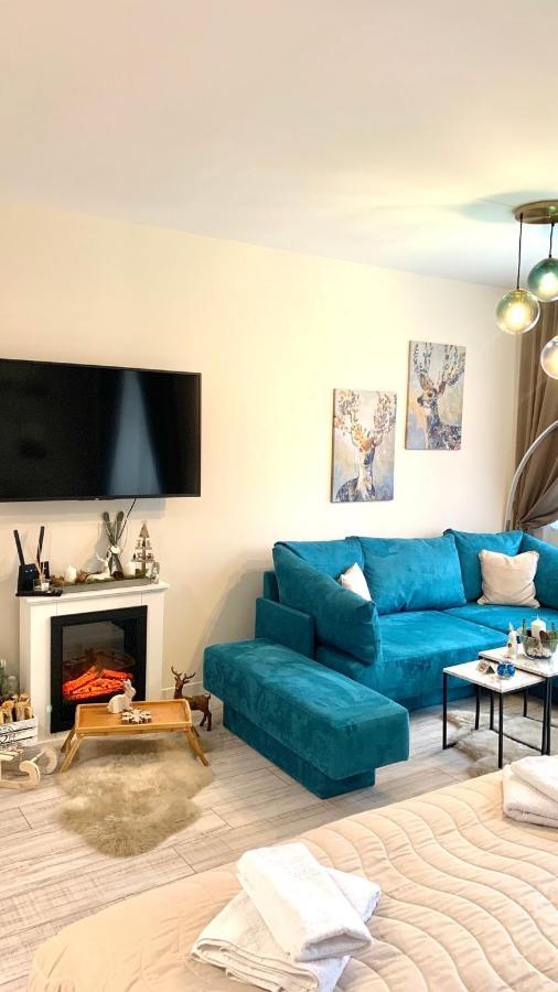 Magri Luxurious A42 Gardens *